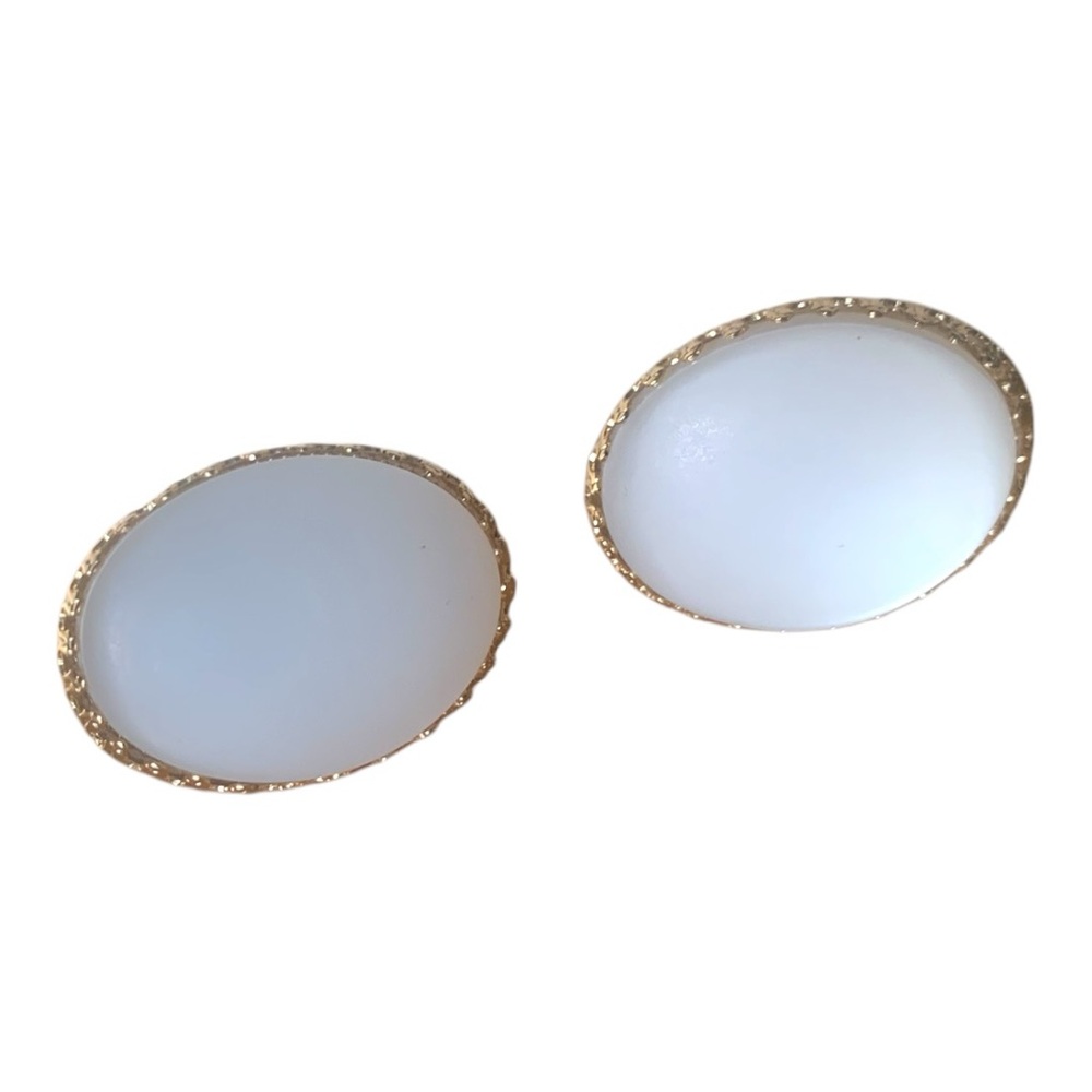 VTG 50s TRIAD Oval Opalescent White Cabochon Gold Claw Clip-On Earrings Marked